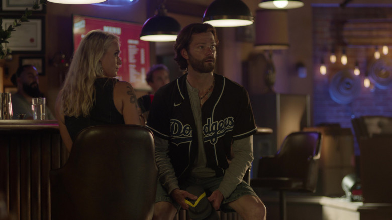 Nike Jersey in Fire Country S03E05 "Edgewater's About to Get Real Cozy" (2024) - 622066