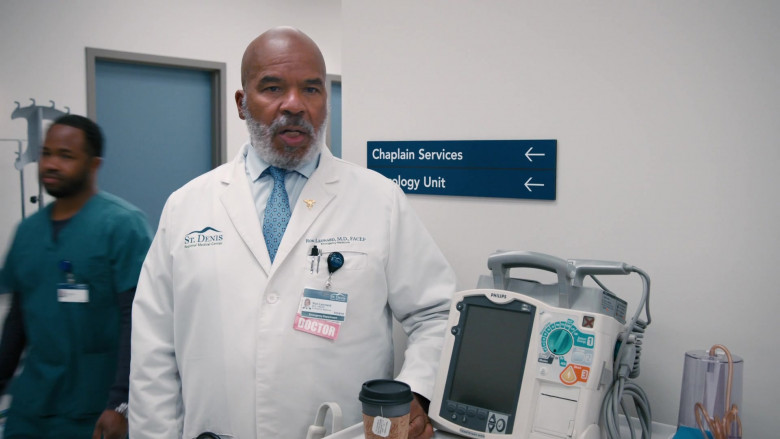 Philips HeartStart in St. Denis Medical S01E02 "A Very Robust Personal Life" (2024) - 619030