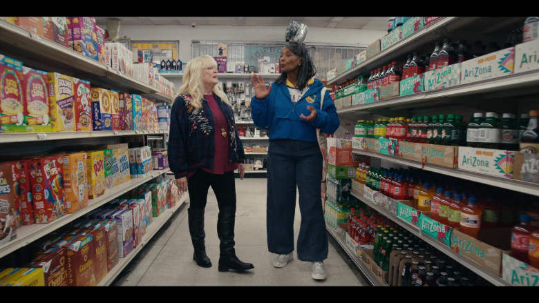 Kellogg's, General Mills, Arizona Beverages, Pepsi, Fanta, Sunkist in A Man on the Inside S01E05 "Presents and Clear Danger" (2024) - 629242