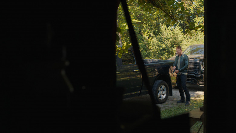 GMC Car (Scene 3) in Tracker S02E05 "Preternatural" (2024) - 616110