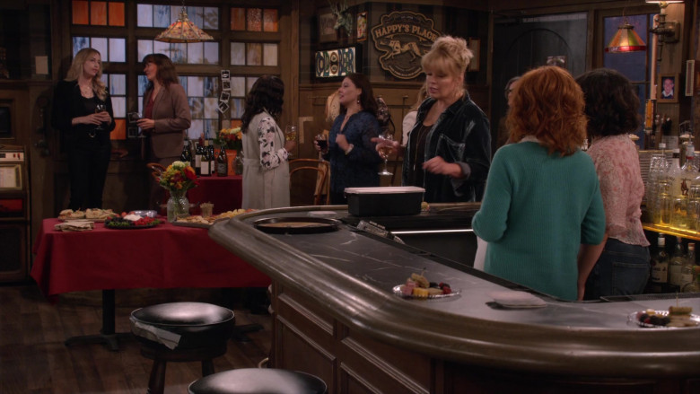 Malibu and Captain Morgan (Scene 5), A to Z Wine, Bacardi in Happy's Place S01E05 "Ladies' Night" (2024) - 622262