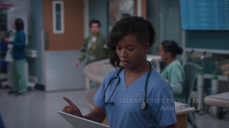 Microsoft Surface (Scene 6) Tablet in Grey's Anatomy S21E06 "Night Moves" (2024) - 613254