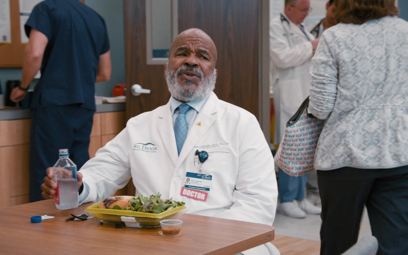 #854 – ProductPlacementBlog.com – St. Denis Medical S01E02 (2024) – Product Placement Tracking (Timecode – 00h 14m 13s)