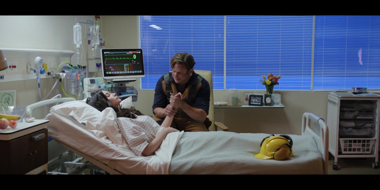 Mindray Medical Device in The Franchise S01E05 "Scene 16 - Eric's Hospital Scene" (2024) - 607369