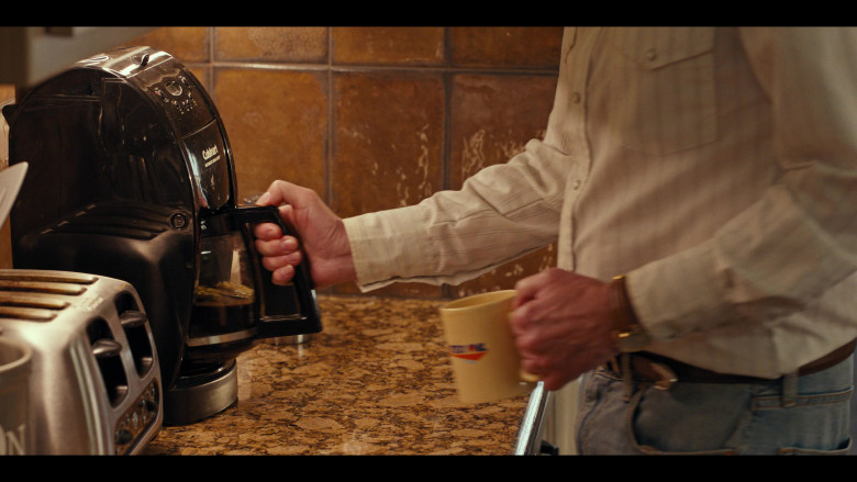 Cuisinart Coffee Maker in Landman S01E01 "Landman" (2024) - 622516