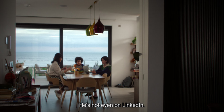 LinkedIn (Verbal) in Bad Sisters S02E06 "Who by Water" (2024) - 651252