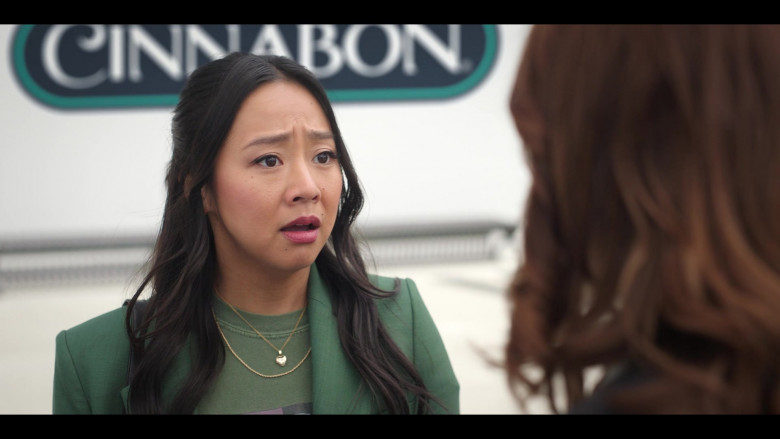 Cinnabon Bakery company in Laid S01E07 "Toby and Lindsey Are Here" (2024) - 659705