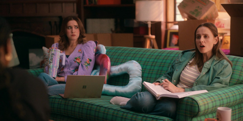 Microsoft Surface Laptops (Scene 3) in The Sex Lives of College Girls S03E03 ""Four to a Suite" (2024) - 643974