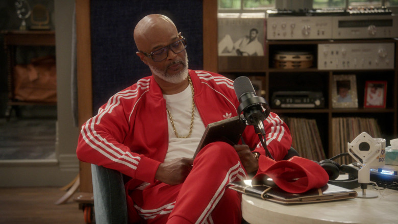 Adidas Tracksuit in Poppa's House S01E08 "Wig" (2024) - 656106