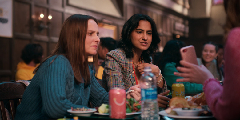 Bubly and Aquafina in The Sex Lives of College Girls S03E05 "Parents Weekend 2" (2024) - 660758