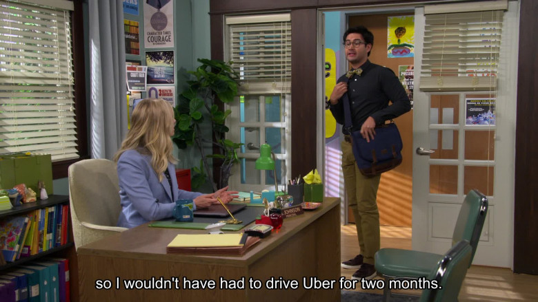 Uber (Verbal) in The Neighborhood S07E08 "Bienvenidos a Nosotros" (2024) - 656604