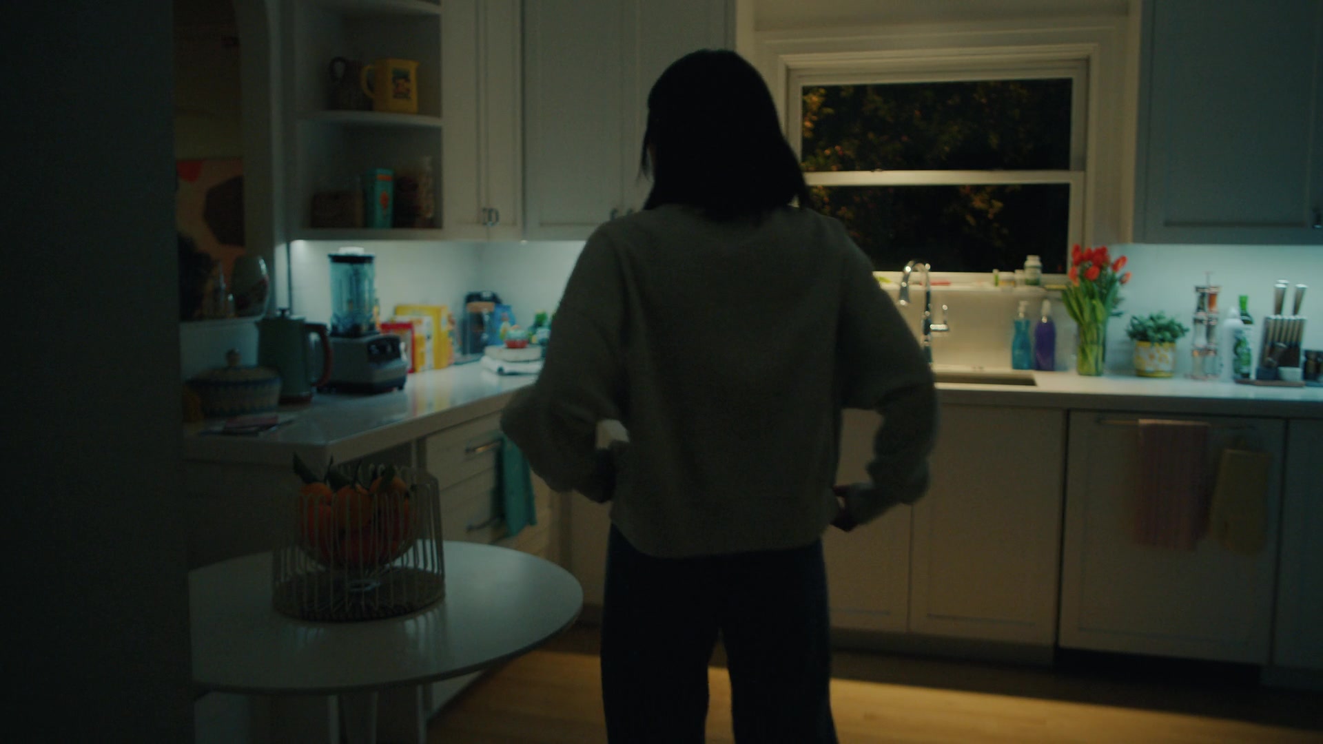 Chosen Foods Avocado Oil In No Good Deed S01E01 "Open House" (2024)