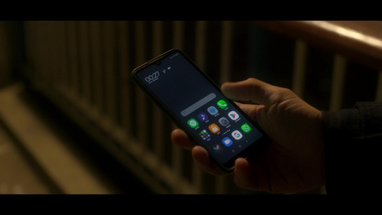 Google Android, Spotify and Whatsapp Apps in Black Doves S01E01 "To Love Then" (2024) - 642911