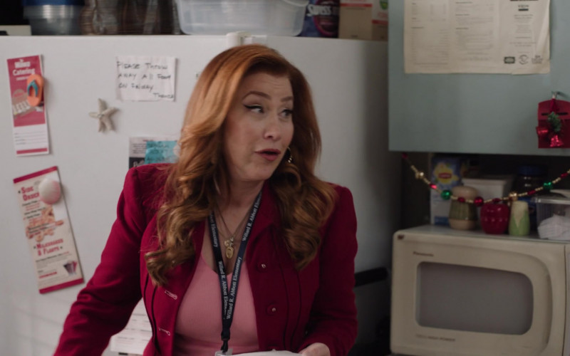 #179 – ProductPlacementBlog.com – Abbott Elementary S04E07 (2024) – Product Placement Tracking (Timecode – 00h 02m 58s)