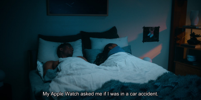 Apple Watch (Verbal) in The Sex Lives of College Girls S03E04 "Franklin the Fox" (2024) - 653071