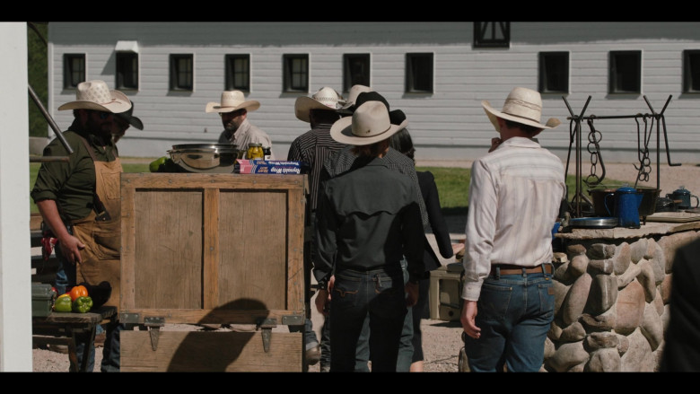 Reynolds Wrap, Kimes Ranch and Wrangler Jeans in Yellowstone S05E14 "Life Is A Promise" (2024) - 655939