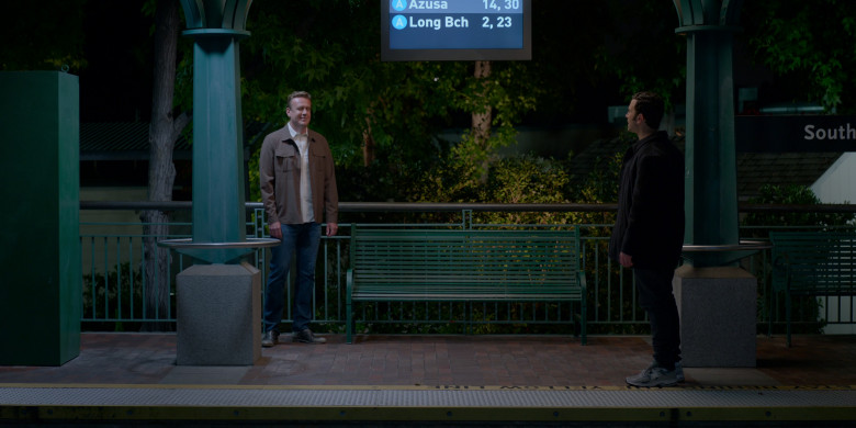 New Balance Sneakers in Shrinking S02E12 "The Last Thanksgiving" (2024) - 662302