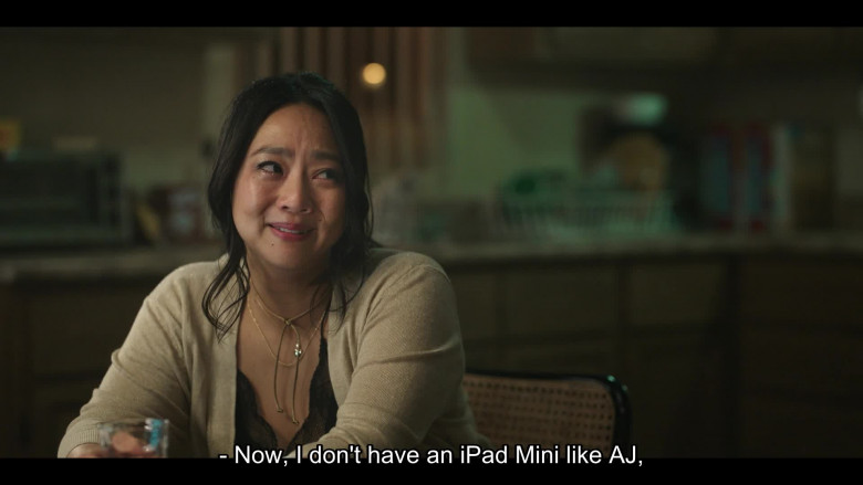 Apple iPad (Verbal) in Laid S01E06 "More Handsome Than Joe Jonas" (2024) - 659528