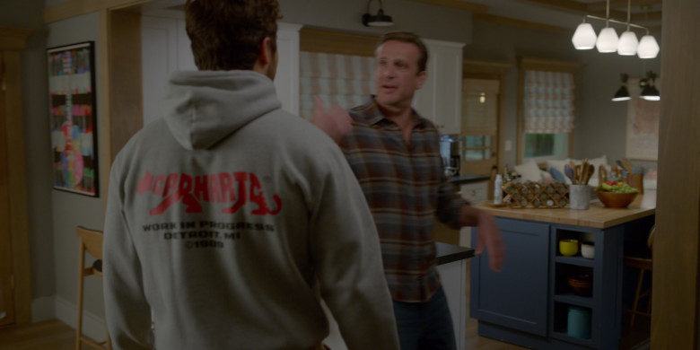 Carhartt Hoodie in Shrinking S02E09 "Full Grown Dude Face" (2024) - 642165