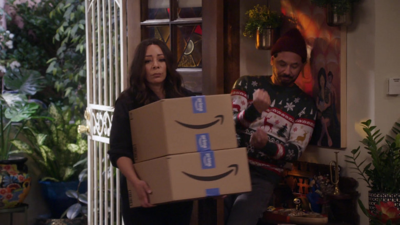 Amazon Prime Boxes in Lopez vs Lopez S03E07 "Lopez vs Santa" (2024) - 644945