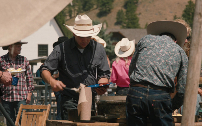 #3280 – ProductPlacementBlog.com – Yellowstone S05E13 (2024) – Product Placement Tracking (Timecode – 00h 54m 39s)