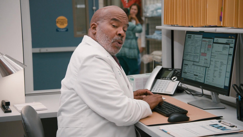 Dell Monitor and Vtech Phone in St. Denis Medical S01E06 "Ho-Ho-Hollo" (2024) - 657744