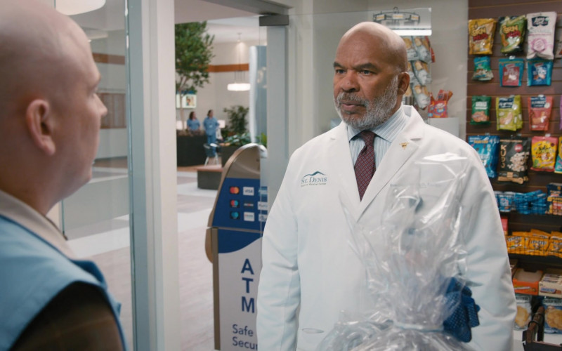 #610 – ProductPlacementBlog.com – St Denis Medical S01E05 (2024) – Product Placement Tracking (Timecode – 00h 10m 09s)