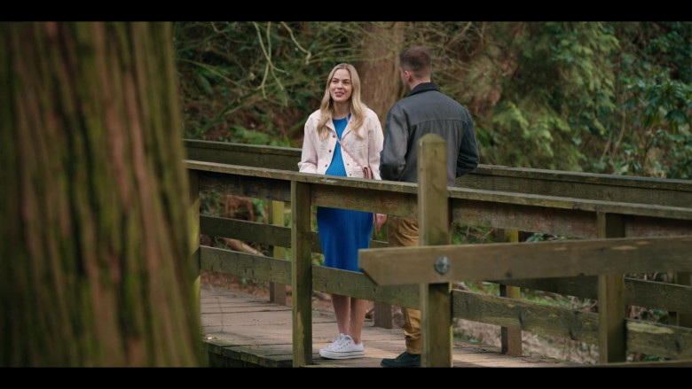 Converse Sneakers in Virgin River S06E04 "Brothers & Sisters" (2024) - 658792