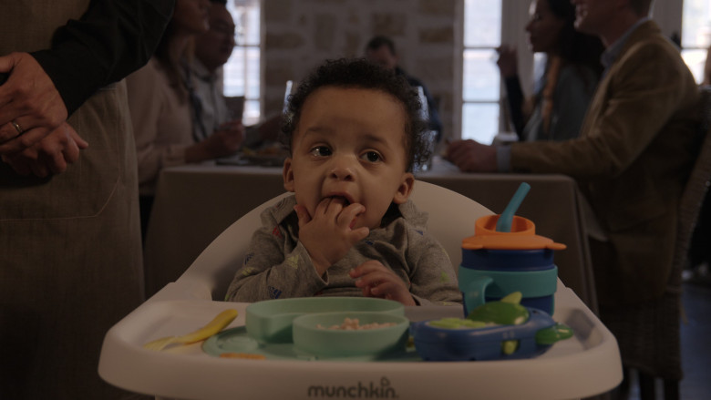 Munchkin Baby Chair in Bookie S02E01 "Mahnanga" (2024) - 653575