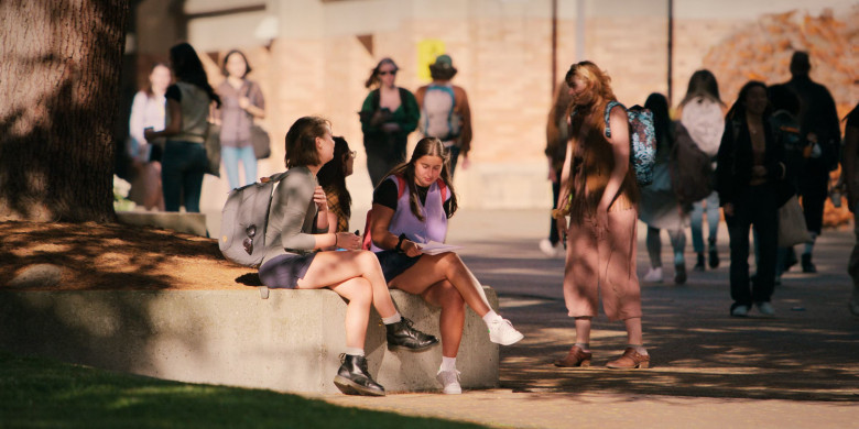 Fjallraven Backpacks in The Sex Lives of College Girls S03E07 "The Rodeo" (2025) - 664884